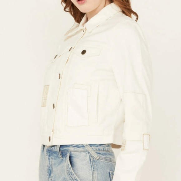 Cleo + Wolf Patched denim Trucker Jacket (L) - Picture 4 of 5